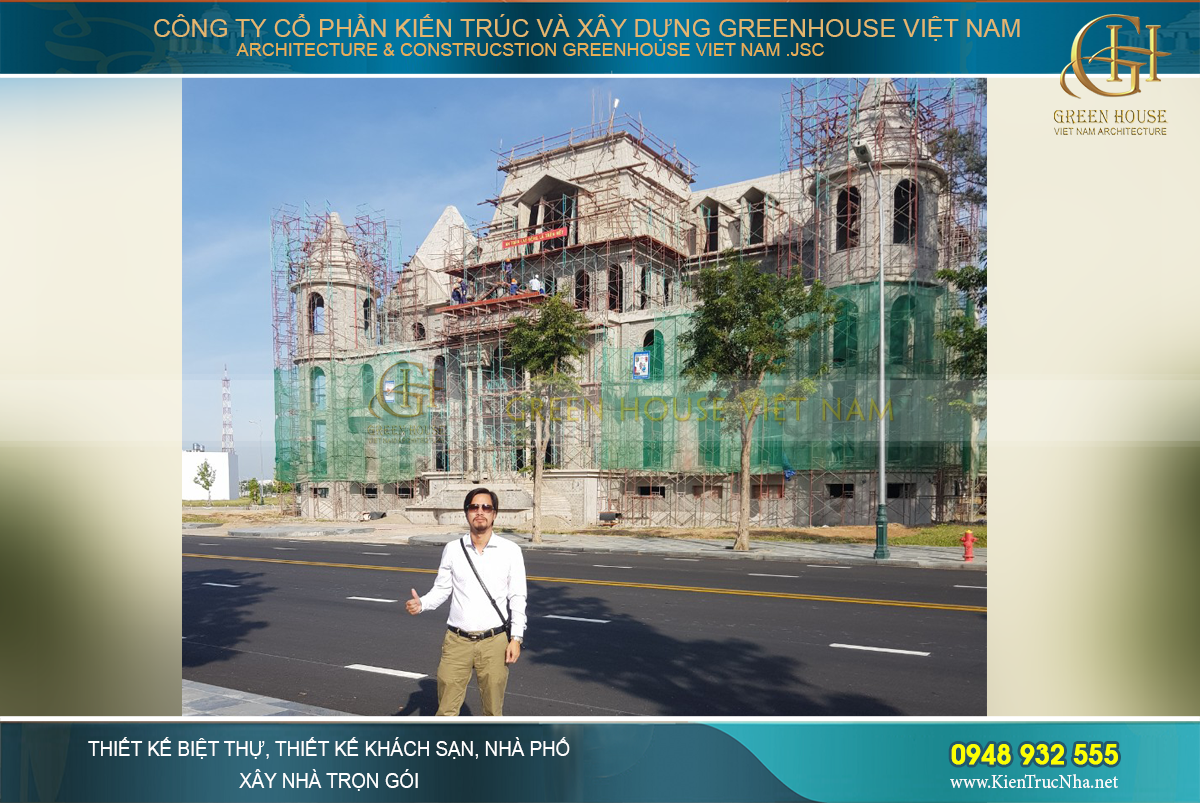Giám đốc Green House check in cùng tòa lâu đài tráng lệ Giám đốc Green House check in cùng tòa lâu đài tráng lệ