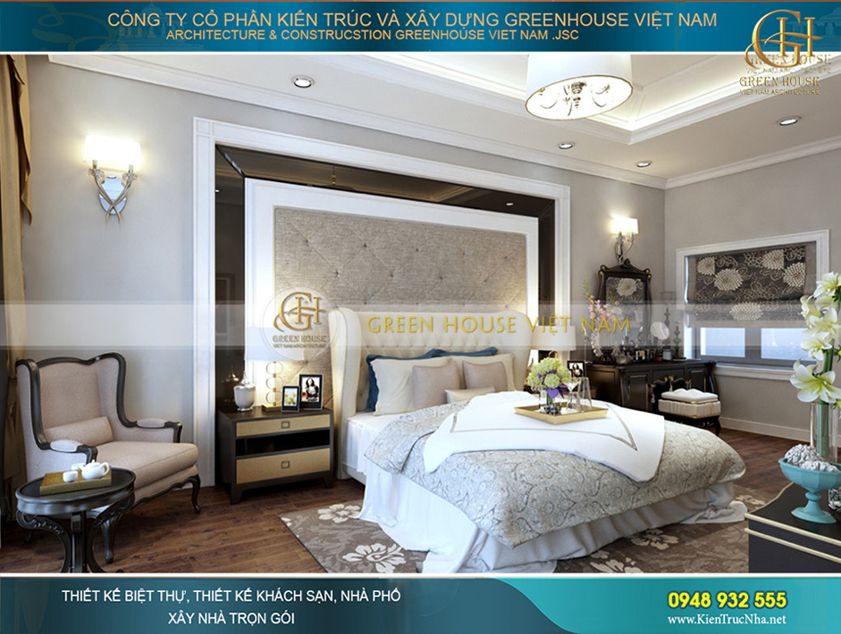 Phòng ngủ master được bố trí đậm chất cổ điển với các hoa văn, họa tiết trầm lắng, nhẹ nhàng