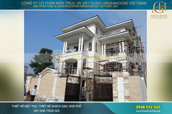 Hình ảnh thực tế thi công biệt thự tân cổ điển 4 tầng mái Thái tại Hà Nội